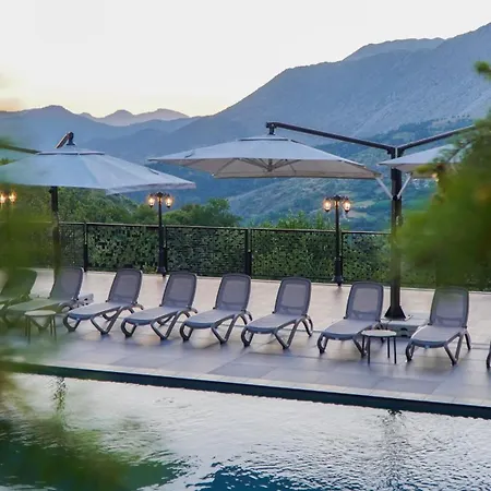 Villa Maxhaku Tirana