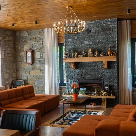 Maxhaku Villa Tirana