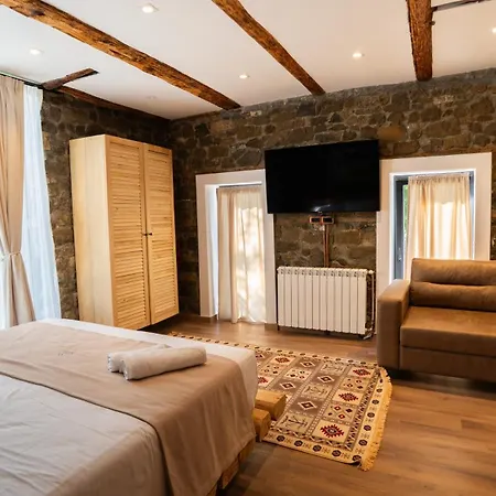 Villa Maxhaku Tirana