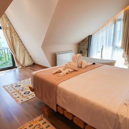 Maxhaku Villa Tirana