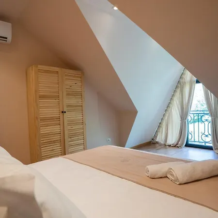 Villa Maxhaku Tirana