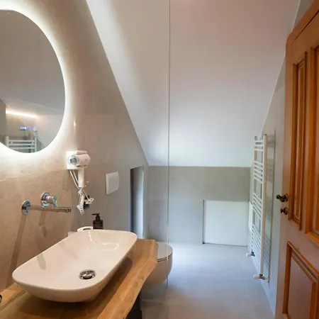 Villa Maxhaku Tirana